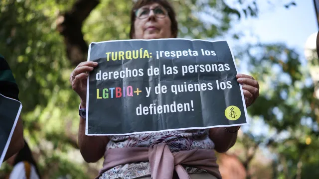 
                    UE critica operações policiais contra comunidade LGBTIQ+ na Turquia
                