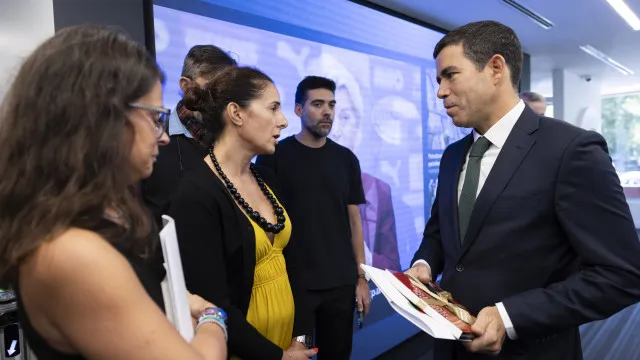 
                    Sindicato diz que ministro comprometeu-se a marcar reunião sobre Lusa em breve
                