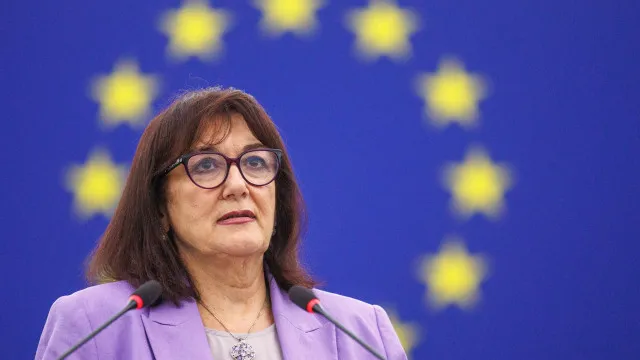 
                    Bruxelas saúda convocação de eleições na Palestina e pede processo 