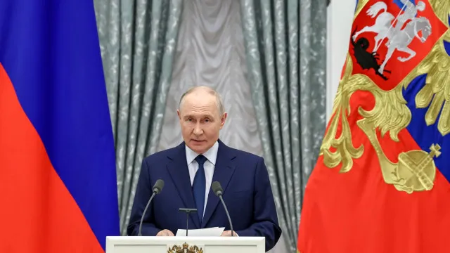 
                    Putin anuncia mais de 70 mil milhões de dólares em vendas de armas
                