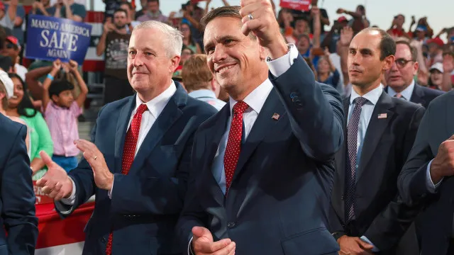 
                    Procurador-geral dos EUA faz campanha republicana e gera polémica
                