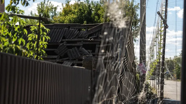 
                    Ataque russo a prédio residencial em Sumy faz 2 mortos
                