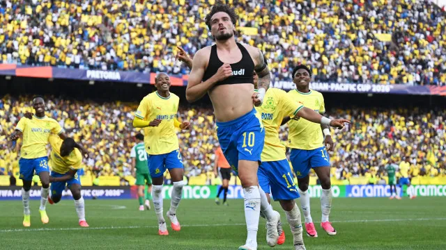 
                    Nuno Santos bisa frente a Trincão e Mamelodi assegura lugar nas 'meias'
                