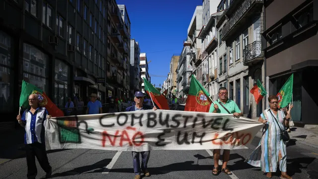 
                    Protestos no Porto contra preço dos combustíveis pede medidas ao Governo
                