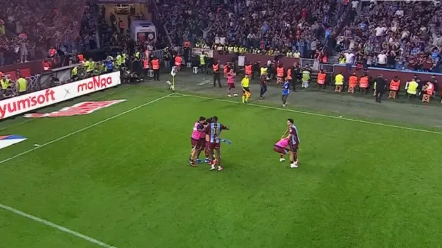 
                    Escândalo na Turquia. Português e Salah ajudam a humilhar Rafael Leão
                