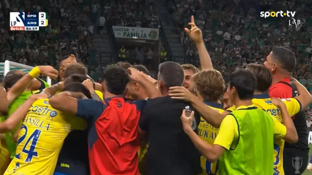 
                    Arouca gelou Alvalade (e o Sporting) com estes dois golos perto do fim
                