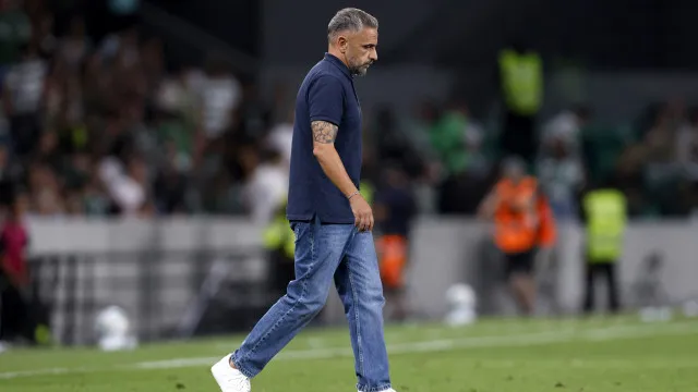 
                    Rui Borges pode estar em xeque. SAD do Sporting decide futuro do técnico
                