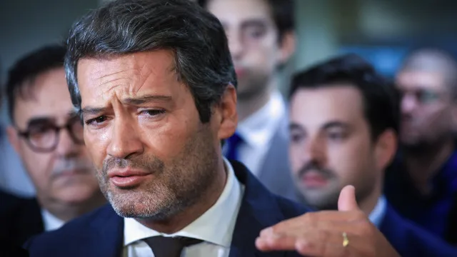 
                    REN? Ventura apela que PM explique para não haver 