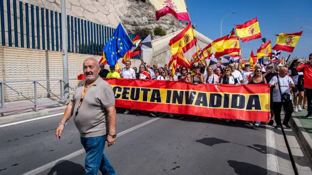 
                    Habitantes de Ceuta voltam a exigir soluções devido à crise de migrantes
                