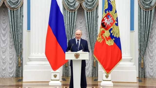 
                    Rússia: Primeiros resultados oficiais dão vitória ao partido de Putin
                