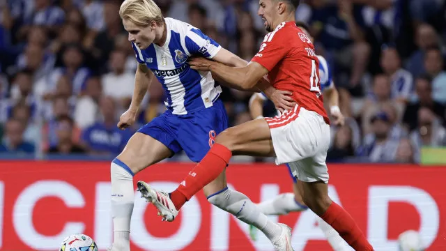 
                    EM DIRETO: FC Porto-Benfica já tem golo e o Dragão 'vai abaixo'
                