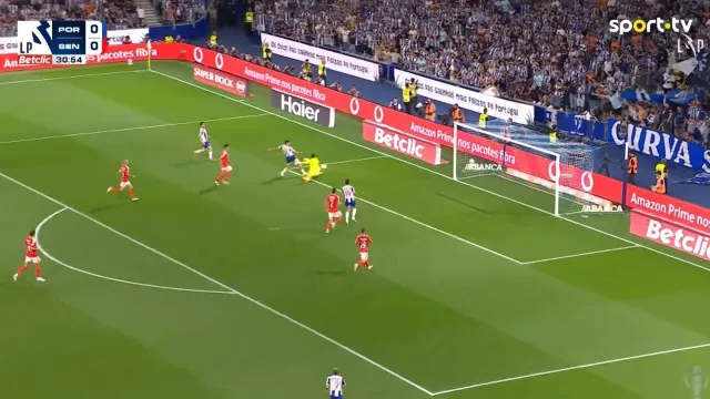 Magia à espanhola. O golaço de Gabri Veiga que abriu o ativo no Clássico