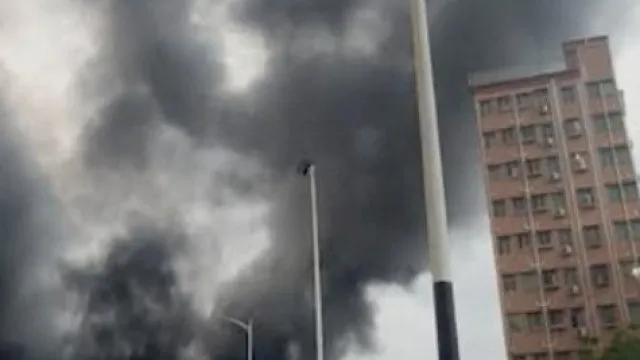 
                    Pelo menos oito mortos em incêndio numa empresa têxtil na China
                