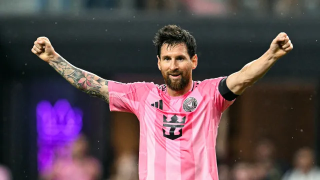 
                    Messi marca. Assim está a corrida com Cristiano Ronaldo pelo golo 1.000
                
