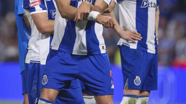 
                    FC Porto admite 
