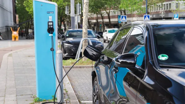 
                    Quanto terão de durar as baterias dos elétricos? As novas regras da UE
                