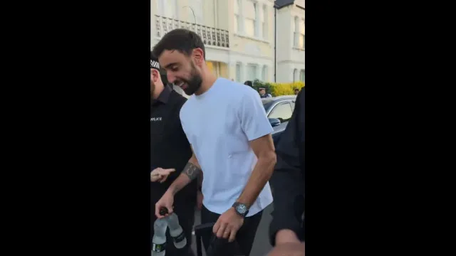 
                    Bruno Fernandes surpreendido por adeptos: 