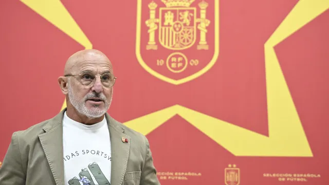 
                    Oficial: Luis de la Fuente renova até 2032 como selecionador de Espanha
                