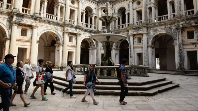 
                    Convento de Cristo reabre claustros e estreia nova iluminação
                