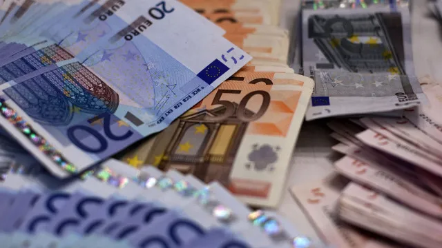 
                    Dívida emitida pela UE em nome dos Estados-membros já supera 5% do PIB
                