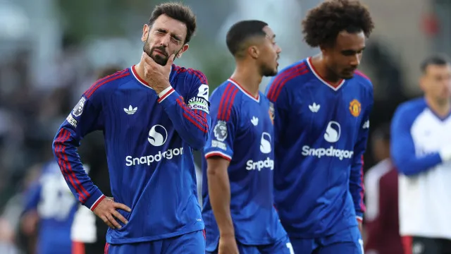 
                    Lenda do United arrasa plantel após empate: 