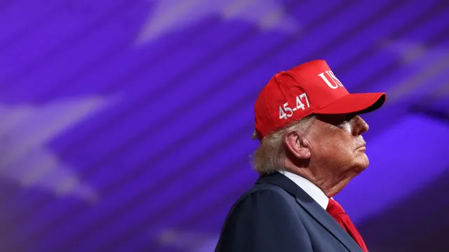
                    CBS, NBC, ABC e Fox suspendem cobertura de Trump em apoio à CNN
                