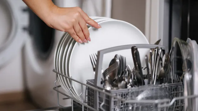 
                    Pode estar a lavar mal os talheres na máquina da loiça sem se dar conta
                