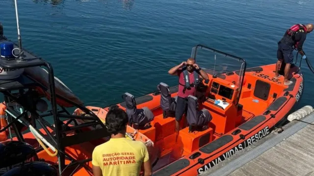 
                    Corpo de mulher encontrado a flutuar ao largo da praia do Norte na Nazaré
                