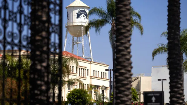 
                    Paramount chega a acordo com 12 Estados e desbloqueia fusão com Warner
                
