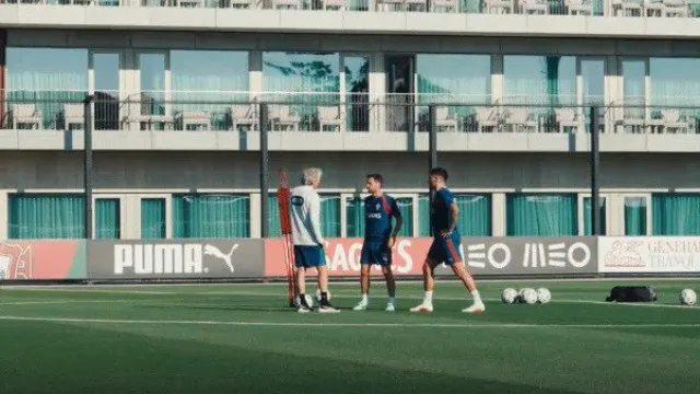 
                    Muitos sorrisos e novidades. O primeiro treino de Jorge Jesus na seleção
                
