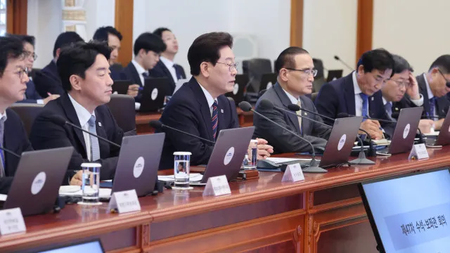 
                    Líder da Coreia do Sul defende congelamento do programa nuclear do Norte
                