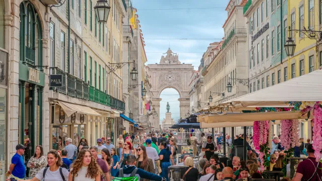 
                    Fim de namoro levou a rixa entre famílias que acabou com turista baleada
                