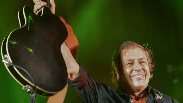 Partidos recordam "figura maior" e "voz única" da música contemporânea