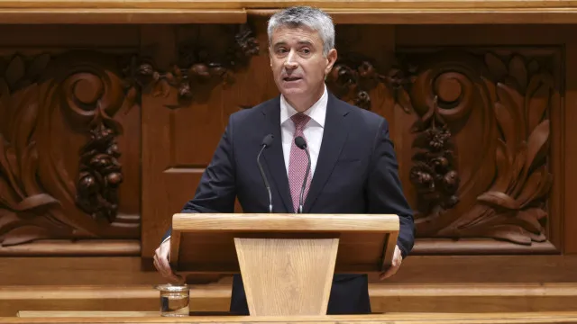 
                    Carneiro avisa sobre propostas do PS: 