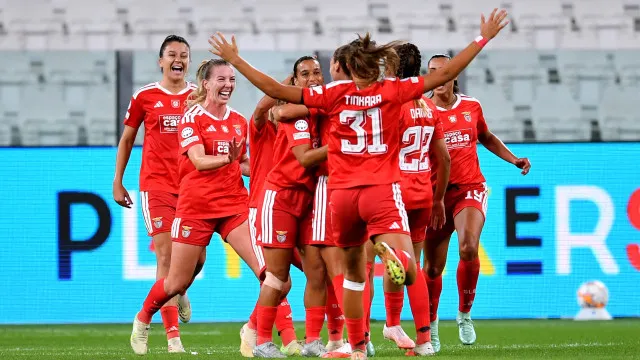 Benfica aproveita bis da Noruega, verga Juventus e vinga Torreeense