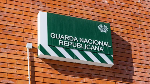 Homem de 21 anos detido pela GNR por furto de combustível em Redondo