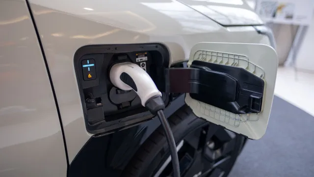 
                    Afinal, quais são os carros mais fiáveis: elétricos ou gasolina?
                