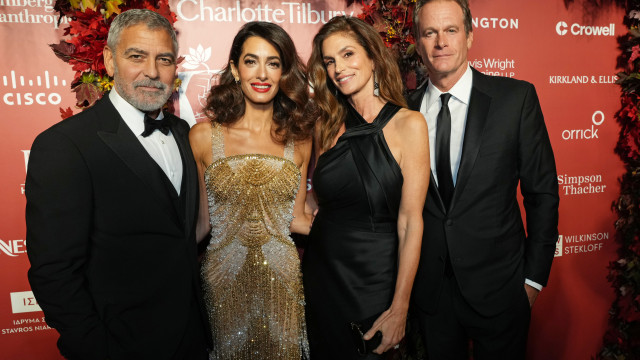 Casal Clooney ao lado da família de Cindy Crawford após morte do filho
