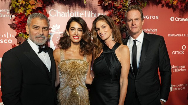 Casal Clooney ao lado da família de Cindy Crawford após morte do filho