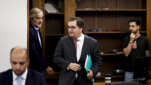 Ministro diz que despesa está controlada e deixa aviso a PS e Chega