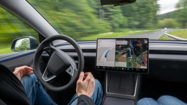 Condução automatizada da Tesla volta a expandir-se na Europa