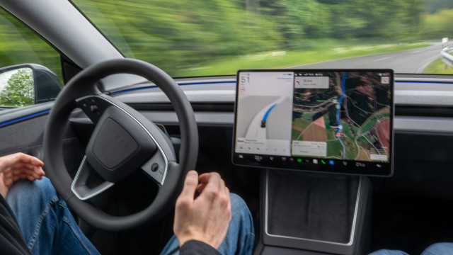 Condução automatizada da Tesla volta a expandir-se na Europa