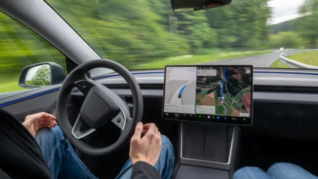 
                    Condução automatizada da Tesla volta a expandir-se na Europa
                