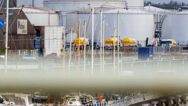 
                    Cotação do Brent para entrega em novembro sobe 3,86% para 103,08 dólares
                