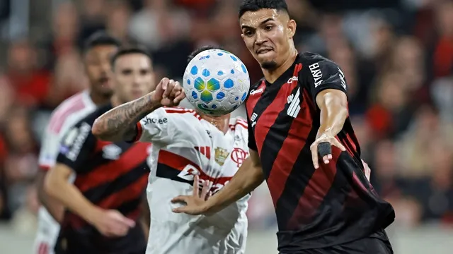 
                    O rumor da semana: Benfica troca as voltas ao Barcelona por Arthur Dias?
                