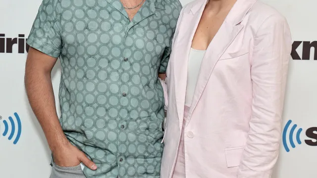 
                    Taylor Lautner e Tay Lautner dão as boas-vindas à primeira filha
                