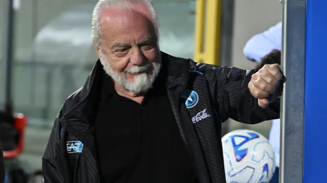 
                    Presidente do Napoli quer construir novo estádio para 70.000 pessoas
                