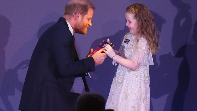  Príncipe Harry revela detalhe sobre a filha Lilibet em evento em Londres