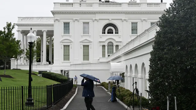 
                    Casa Branca nega acesso a CNN e Politico, apesar de ordem judicial
                