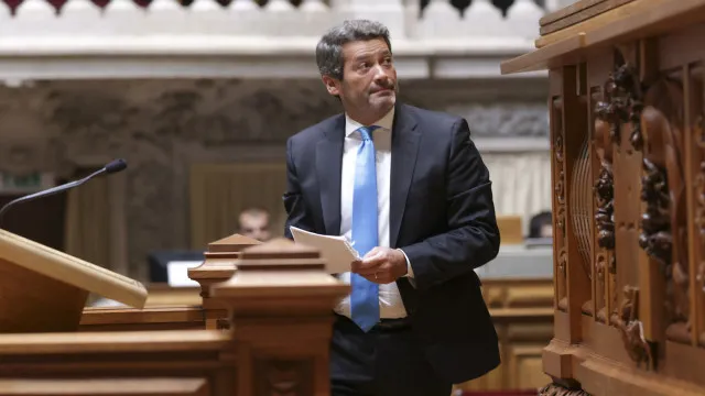 Ventura desafia PS no IVA dos combustíveis, PSD chama-lhe "aldrabão"
